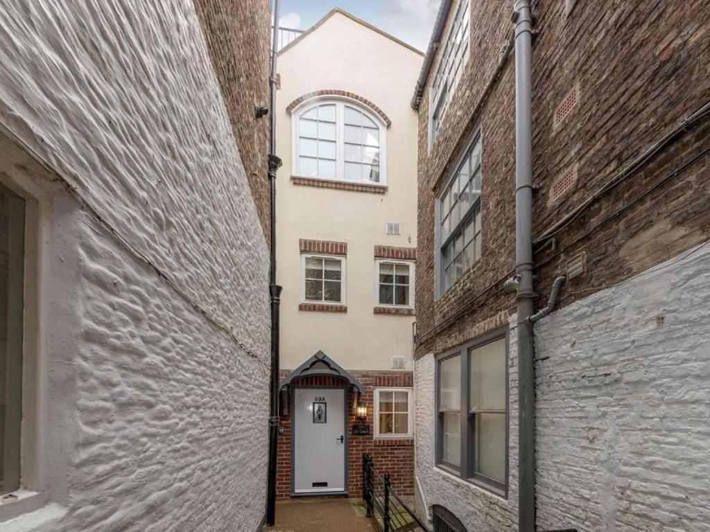 89a Church Street - Luxury One Bed With Roof Terrace
