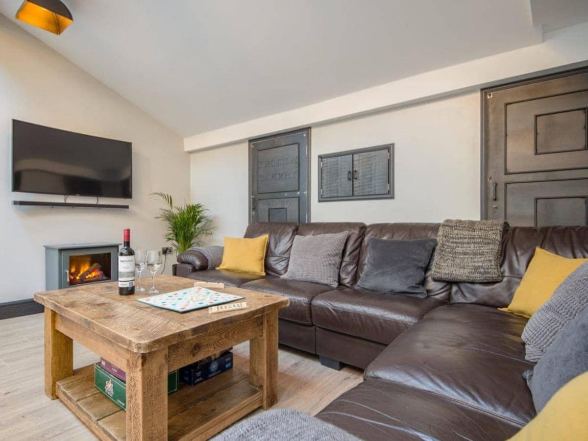 89a Church Street - Luxury One Bed With Roof Terrace Apartment