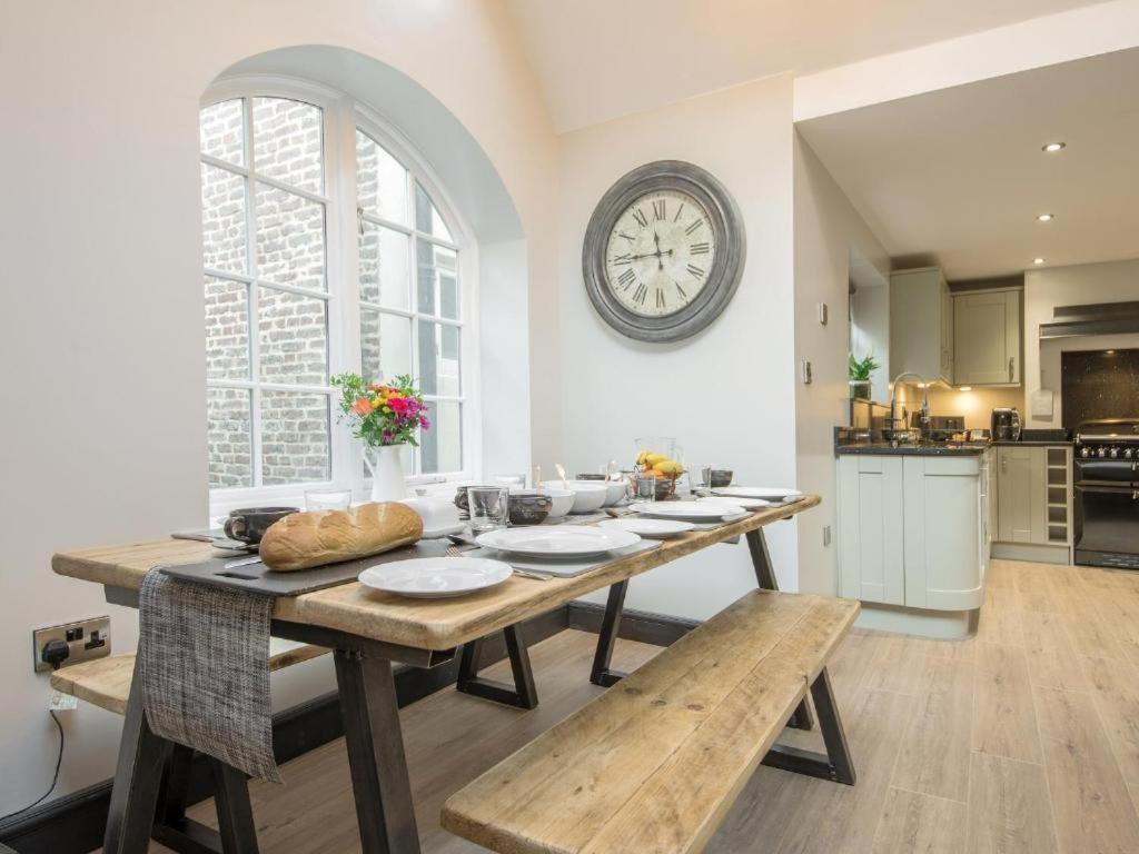 89a Church Street - Luxury One Bed With Roof Terrace Apartment